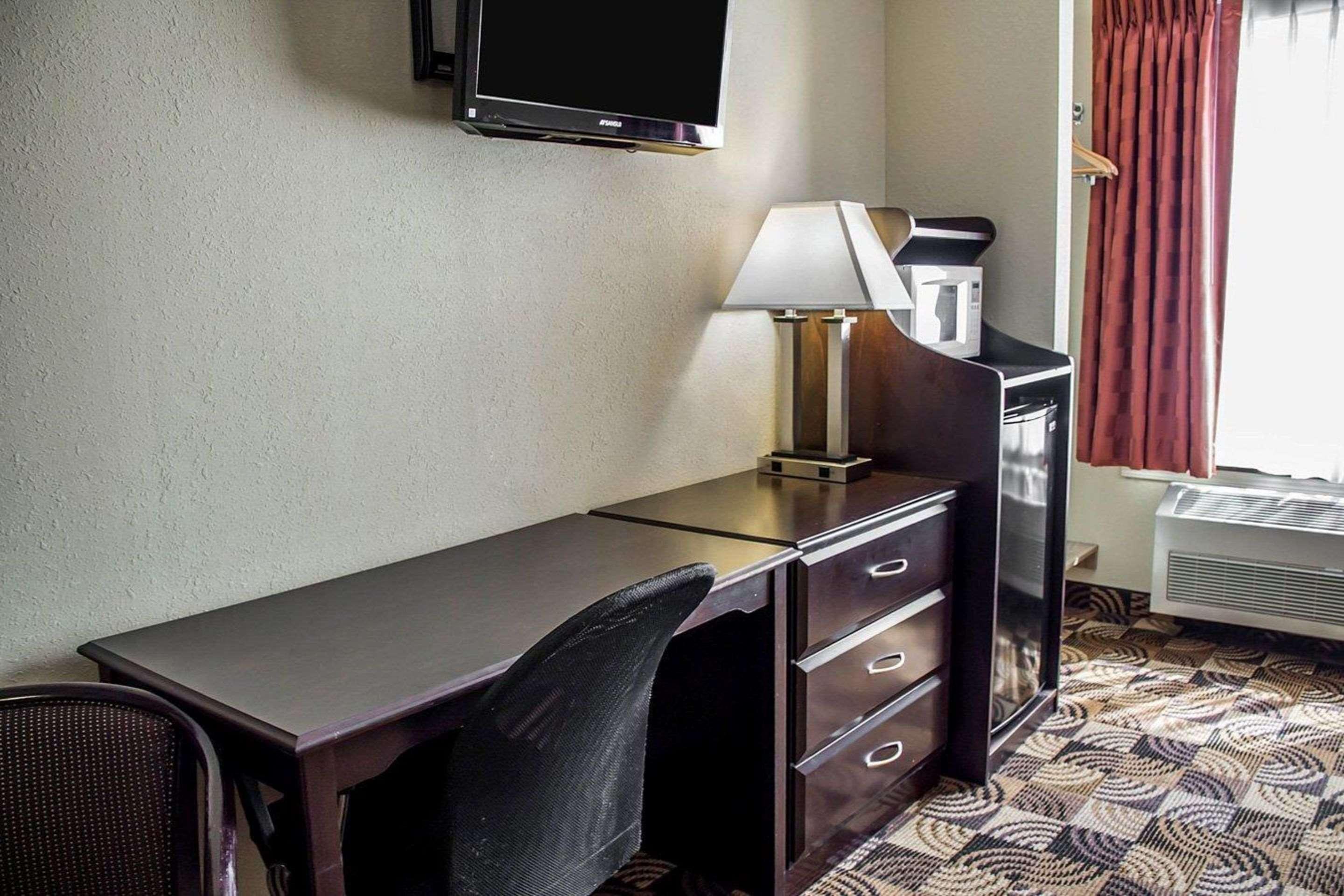 Quality Inn Brunswick Cleveland South Εξωτερικό φωτογραφία
