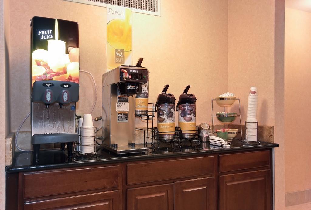 Quality Inn Brunswick Cleveland South Εξωτερικό φωτογραφία