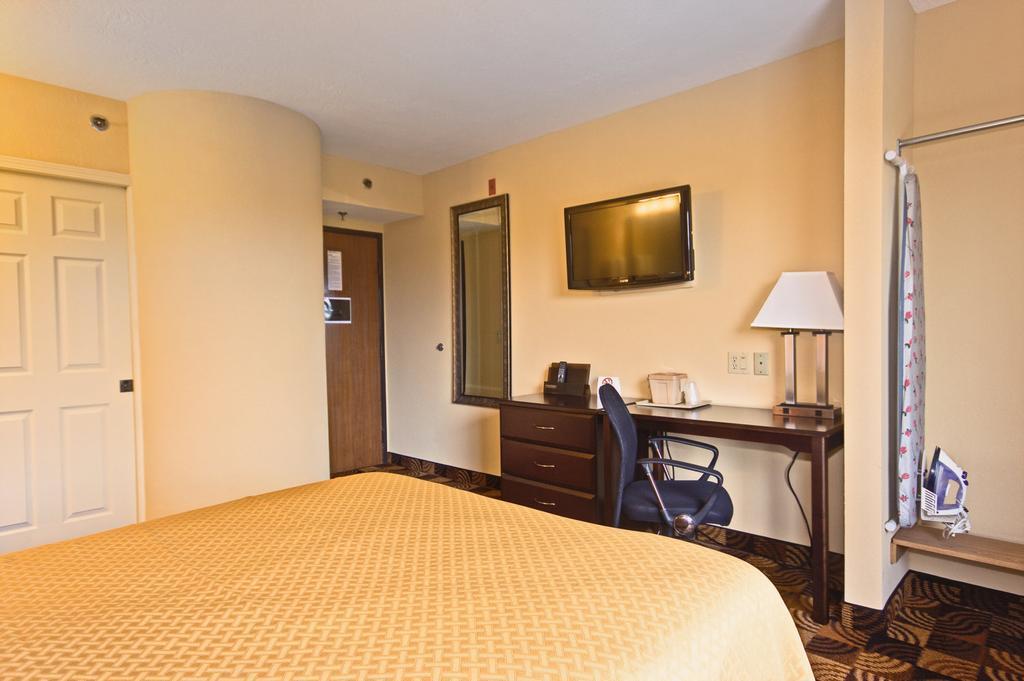 Quality Inn Brunswick Cleveland South Εξωτερικό φωτογραφία