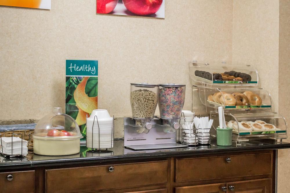 Quality Inn Brunswick Cleveland South Εξωτερικό φωτογραφία
