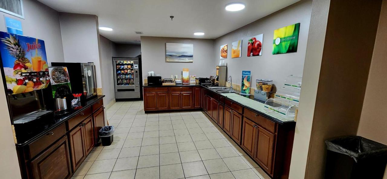 Quality Inn Brunswick Cleveland South Εξωτερικό φωτογραφία