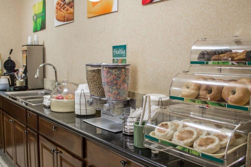 Quality Inn Brunswick Cleveland South Εξωτερικό φωτογραφία