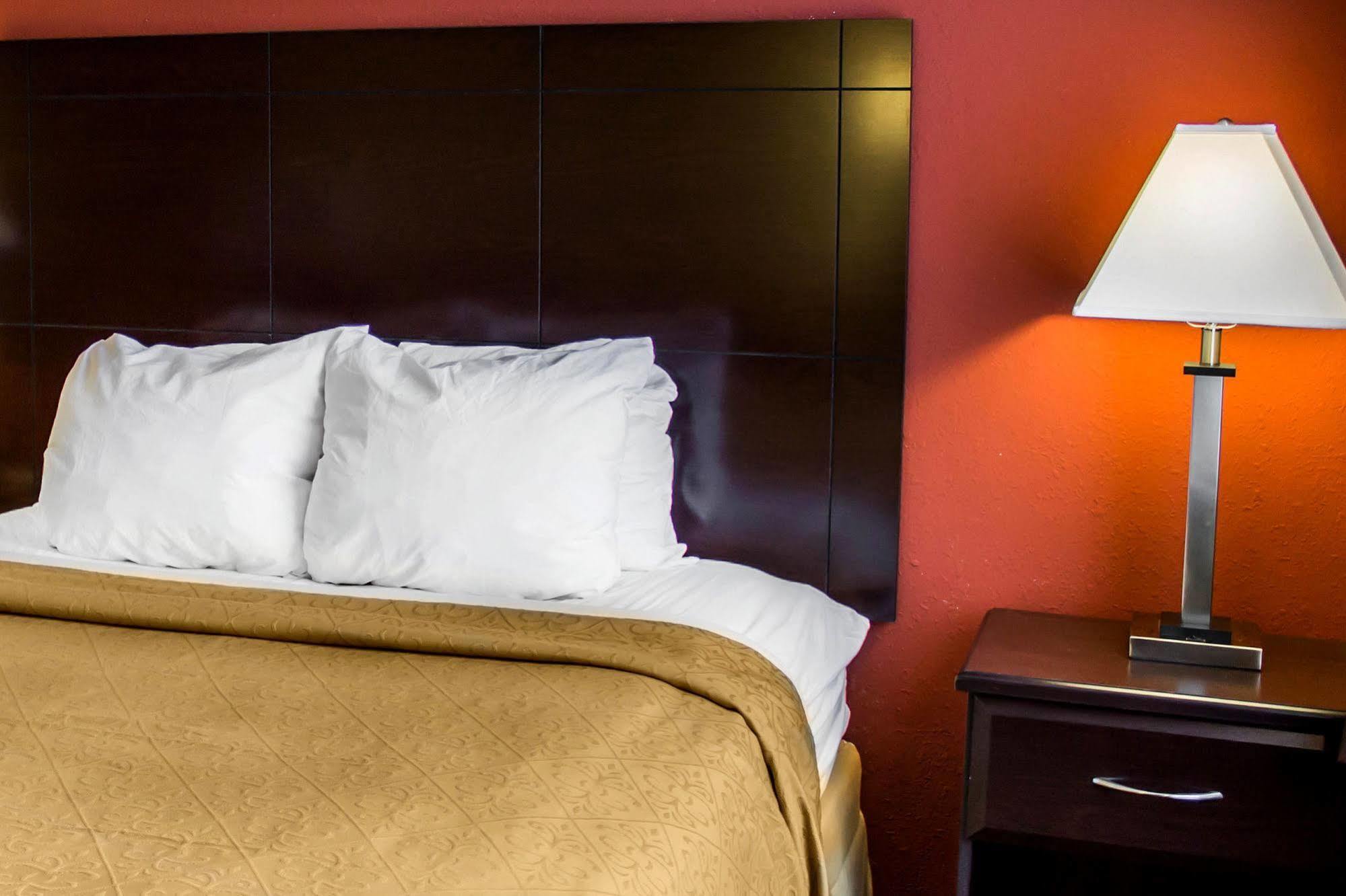 Quality Inn Brunswick Cleveland South Εξωτερικό φωτογραφία